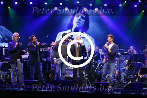 Hilversum 15 oktober 2013
Artiesten treden in studio 21 op met het metropole orkest. LA the voices samen met Charly Luske