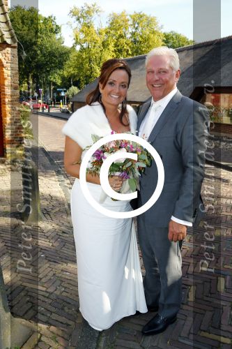 Laren 3 oktober 2013
Laura Ruiters en haar man Ton trouwen op haar 50e verjaardag.
Jada Borsato is bruidsmeisje.