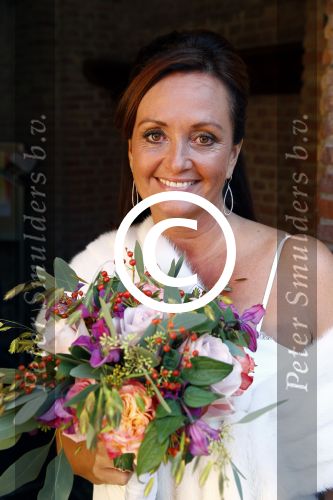 Laren 3 oktober 2013
Laura Ruiters en haar man Ton trouwen op haar 50e verjaardag.
Jada Borsato is bruidsmeisje.