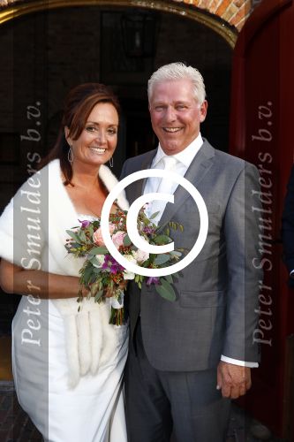 Laren 3 oktober 2013
Laura Ruiters en haar man Ton trouwen op haar 50e verjaardag.
Jada Borsato is bruidsmeisje.