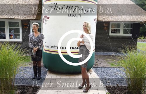 Hilversum 4 oktober 2013
Opening schoonheidsinstituut Gooische Rimpels door Tanja Jess. Lidy Knigge is de eigenaresse.