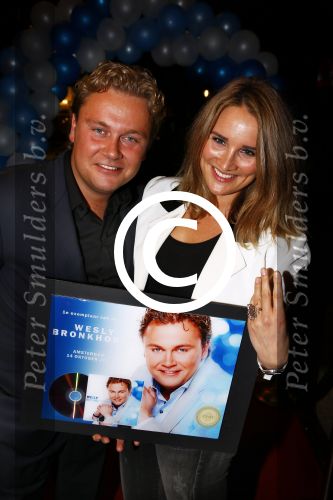 Amsterdam 14 oktober 2013
Presentatie nieuwe cd Wesly Bronkhorst in cafe players. Lieke v Lexmond rijkt eerste cd uit