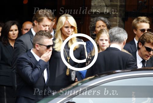 Laren 2 oktober 2013
Kerkdienst naar aanleiding van het overlijden van John de mol sr in de sint Jansbasiliek. Het was enorm druk met vrienden en familie.