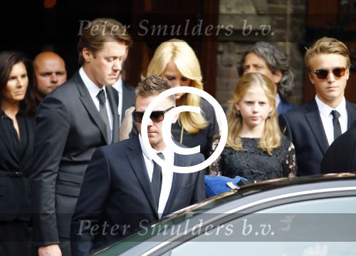 Laren 2 oktober 2013
Kerkdienst naar aanleiding van het overlijden van John de mol sr in de sint Jansbasiliek. Het was enorm druk met vrienden en familie.
