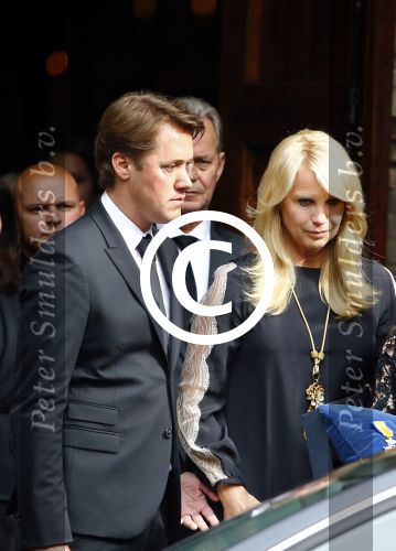Laren 2 oktober 2013
Kerkdienst naar aanleiding van het overlijden van John de mol sr in de sint Jansbasiliek. Het was enorm druk met vrienden en familie.