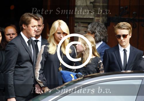 Laren 2 oktober 2013
Kerkdienst naar aanleiding van het overlijden van John de mol sr in de sint Jansbasiliek. Het was enorm druk met vrienden en familie.