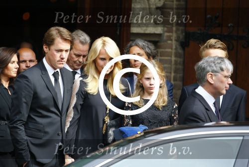 Laren 2 oktober 2013
Kerkdienst naar aanleiding van het overlijden van John de mol sr in de sint Jansbasiliek. Het was enorm druk met vrienden en familie.