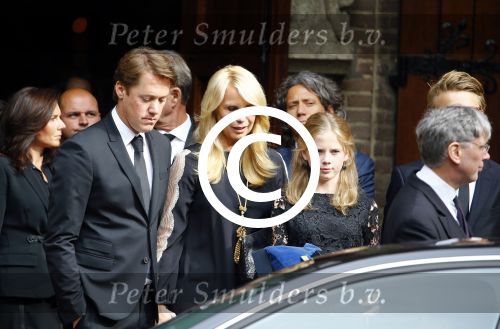 Laren 2 oktober 2013
Kerkdienst naar aanleiding van het overlijden van John de mol sr in de sint Jansbasiliek. Het was enorm druk met vrienden en familie.