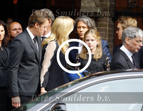 Laren 2 oktober 2013
Kerkdienst naar aanleiding van het overlijden van John de mol sr in de sint Jansbasiliek. Het was enorm druk met vrienden en familie.