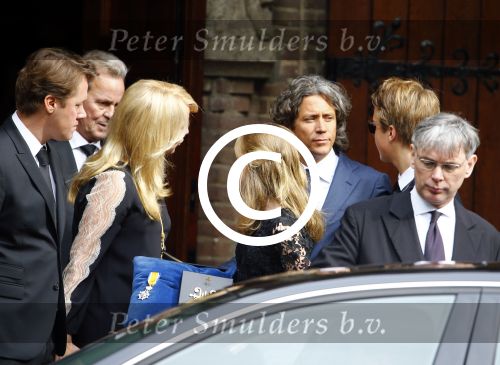 Laren 2 oktober 2013
Kerkdienst naar aanleiding van het overlijden van John de mol sr in de sint Jansbasiliek. Het was enorm druk met vrienden en familie.
