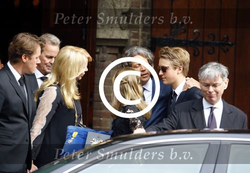 Laren 2 oktober 2013
Kerkdienst naar aanleiding van het overlijden van John de mol sr in de sint Jansbasiliek. Het was enorm druk met vrienden en familie.