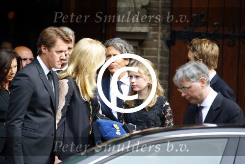 Laren 2 oktober 2013
Kerkdienst naar aanleiding van het overlijden van John de mol sr in de sint Jansbasiliek. Het was enorm druk met vrienden en familie.