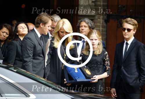 Laren 2 oktober 2013
Kerkdienst naar aanleiding van het overlijden van John de mol sr in de sint Jansbasiliek. Het was enorm druk met vrienden en familie.