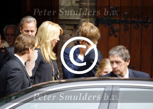 Laren 2 oktober 2013
Kerkdienst naar aanleiding van het overlijden van John de mol sr in de sint Jansbasiliek. Het was enorm druk met vrienden en familie.