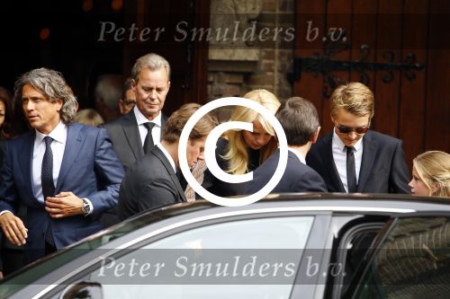 Laren 2 oktober 2013
Kerkdienst naar aanleiding van het overlijden van John de mol sr in de sint Jansbasiliek. Het was enorm druk met vrienden en familie.
