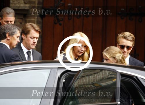 Laren 2 oktober 2013
Kerkdienst naar aanleiding van het overlijden van John de mol sr in de sint Jansbasiliek. Het was enorm druk met vrienden en familie.