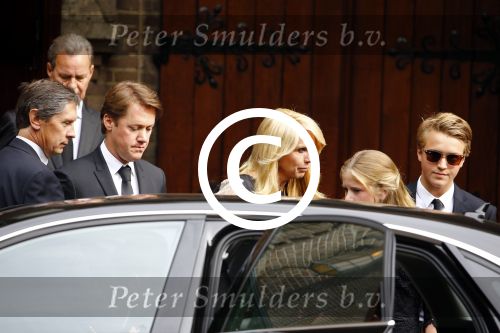 Laren 2 oktober 2013
Kerkdienst naar aanleiding van het overlijden van John de mol sr in de sint Jansbasiliek. Het was enorm druk met vrienden en familie.