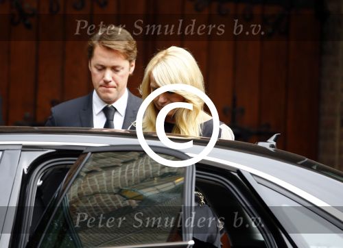 Laren 2 oktober 2013
Kerkdienst naar aanleiding van het overlijden van John de mol sr in de sint Jansbasiliek. Het was enorm druk met vrienden en familie.