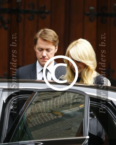 Laren 2 oktober 2013
Kerkdienst naar aanleiding van het overlijden van John de mol sr in de sint Jansbasiliek. Het was enorm druk met vrienden en familie.