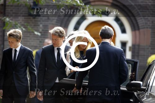 Laren 2 oktober 2013
Kerkdienst naar aanleiding van het overlijden van John de mol sr in de sint Jansbasiliek. Het was enorm druk met vrienden en familie.