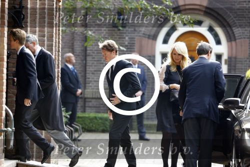 Laren 2 oktober 2013
Kerkdienst naar aanleiding van het overlijden van John de mol sr in de sint Jansbasiliek. Het was enorm druk met vrienden en familie.