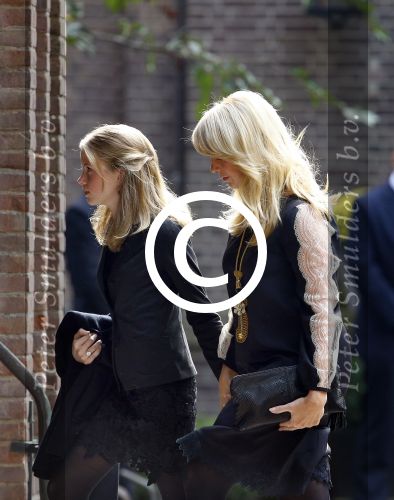 Laren 2 oktober 2013
Kerkdienst naar aanleiding van het overlijden van John de mol sr in de sint Jansbasiliek. Het was enorm druk met vrienden en familie.