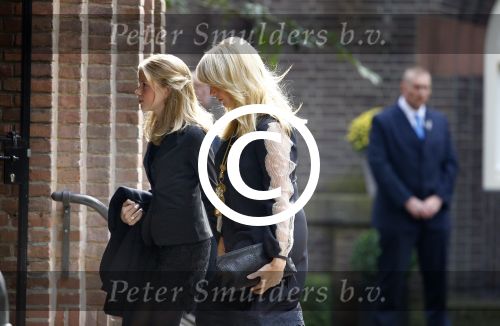 Laren 2 oktober 2013
Kerkdienst naar aanleiding van het overlijden van John de mol sr in de sint Jansbasiliek. Het was enorm druk met vrienden en familie.