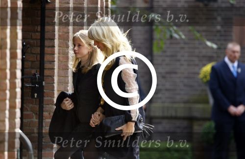 Laren 2 oktober 2013
Kerkdienst naar aanleiding van het overlijden van John de mol sr in de sint Jansbasiliek. Het was enorm druk met vrienden en familie.