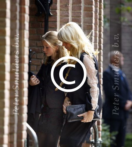 Laren 2 oktober 2013
Kerkdienst naar aanleiding van het overlijden van John de mol sr in de sint Jansbasiliek. Het was enorm druk met vrienden en familie.