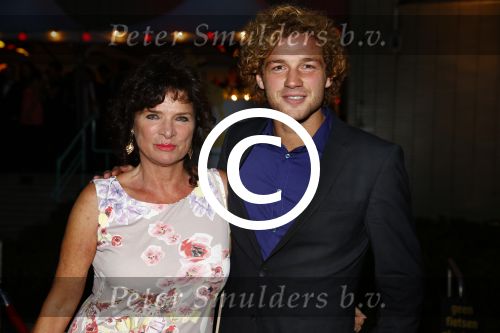 Utrecht 25 september 2013
Premiere hoe duur was de suiker op de utrechtse filmdagen in de schouwburg.
Linda v Dijck met zoon