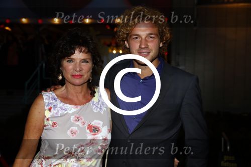 Utrecht 25 september 2013
Premiere hoe duur was de suiker op de utrechtse filmdagen in de schouwburg.
Linda v Dijck met zoon