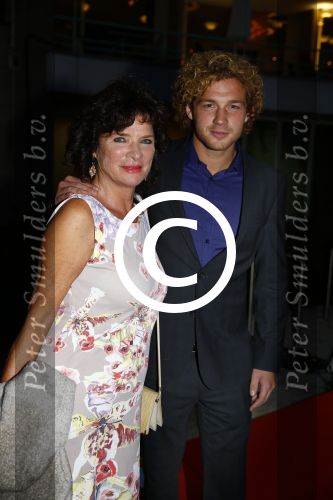 Utrecht 25 september 2013
Premiere hoe duur was de suiker op de utrechtse filmdagen in de schouwburg.
Linda v Dijck met zoon