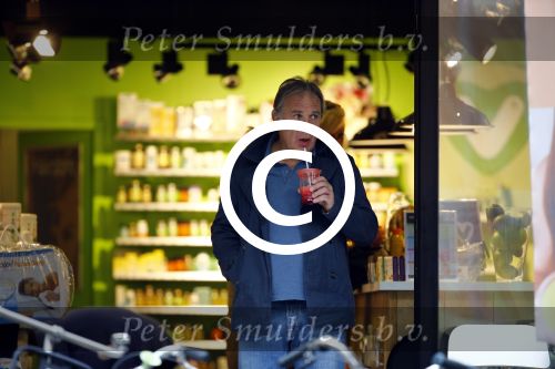 Amsterdam 7 oktober 2013
Maarten Spanjer en zijn vriendin drinken gezond sapje op beethovenstraat.