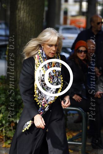 Laren 2 oktober 2013
Kerkdienst naar aanleiding van het overlijden van John de mol sr in de sint Jansbasiliek. Het was enorm druk met vrienden en familie.