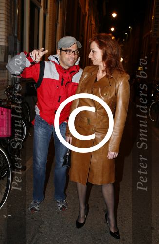 Amsterdam 3 oktober 2013
Feestje voor het 30 jarig bestaan van Playboy . Beertje v Beers arriveert met een nieuwe jaguar Cabrio en onthult het eerst nummer waar ze de cover siert. Marian Mudder
