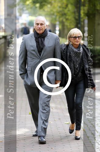 Laren 2 oktober 2013
Kerkdienst naar aanleiding van het overlijden van John de mol sr in de sint Jansbasiliek. Het was enorm druk met vrienden en familie.