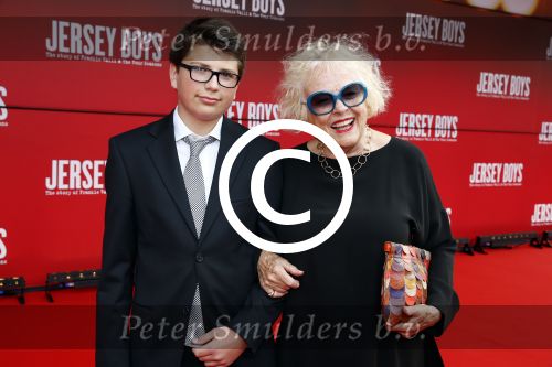 Utrecht 22 september 2013
Premiere Jearsey Boys in het beatrix theater. marjan Berk met kleinzoon
Peter Smulders bv