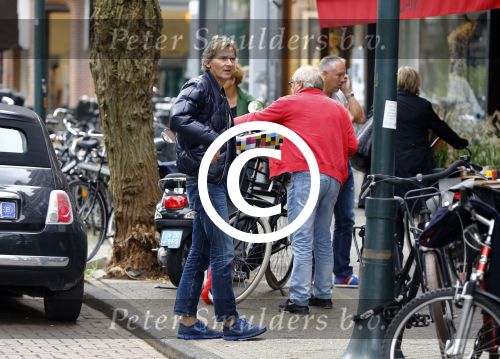 Amsterdam 24 september 2013
Youp van t Hek en Matthijs v Nieuwkerk samen op terras op de cornelis schuytstraat.