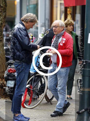 Amsterdam 24 september 2013
Youp van t Hek en Matthijs v Nieuwkerk samen op terras op de cornelis schuytstraat.