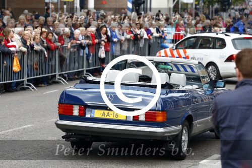 Apeldoorn 5 oktober 2013
Zijne Koninklijke Hoogheid Prins Jaime de Bourbon de Parme en Viktï¿½ria Cservenyï¿½k trouwen in de kerk onze lieve vrouwe ten hemelopneming in Apeldoorn. oude mercedes cabrio van prinses Juliana