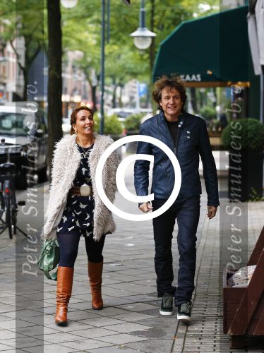 Amsterdam 14 oktober 2013
Nada v Nie met haar nieuwe vriend Frank Bakker op de cornelis schuytstraat