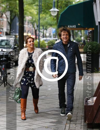 Amsterdam 14 oktober 2013
Nada v Nie met haar nieuwe vriend Frank Bakker op de cornelis schuytstraat