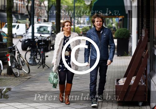 Amsterdam 14 oktober 2013
Nada v Nie met haar nieuwe vriend Frank Bakker op de cornelis schuytstraat