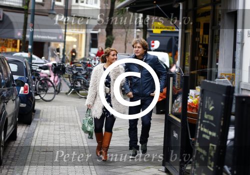 Amsterdam 14 oktober 2013
Nada v Nie met haar nieuwe vriend Frank Bakker op de cornelis schuytstraat