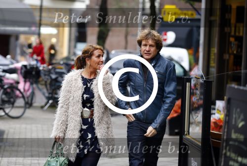 Amsterdam 14 oktober 2013
Nada v Nie met haar nieuwe vriend Frank Bakker op de cornelis schuytstraat