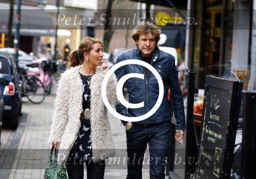 Amsterdam 14 oktober 2013
Nada v Nie met haar nieuwe vriend Frank Bakker op de cornelis schuytstraat