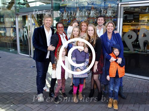 Amsterdam  29 september 2013
Premiere sinterklaas en de pepernoten chaos in pathe arena. Patty Brard met Antoine en vrienden
