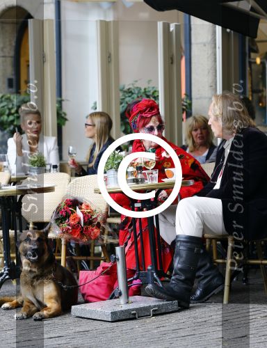 Amsterdam 10 september 2013
Petra Heyboer op terras met haar hond