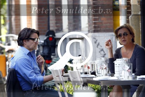 Amsterdam 9 september 2013
Pierre Bokma op terras met ......