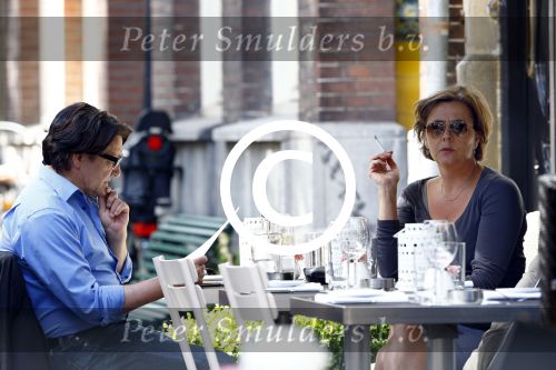 Amsterdam 9 september 2013
Pierre Bokma op terras met ......